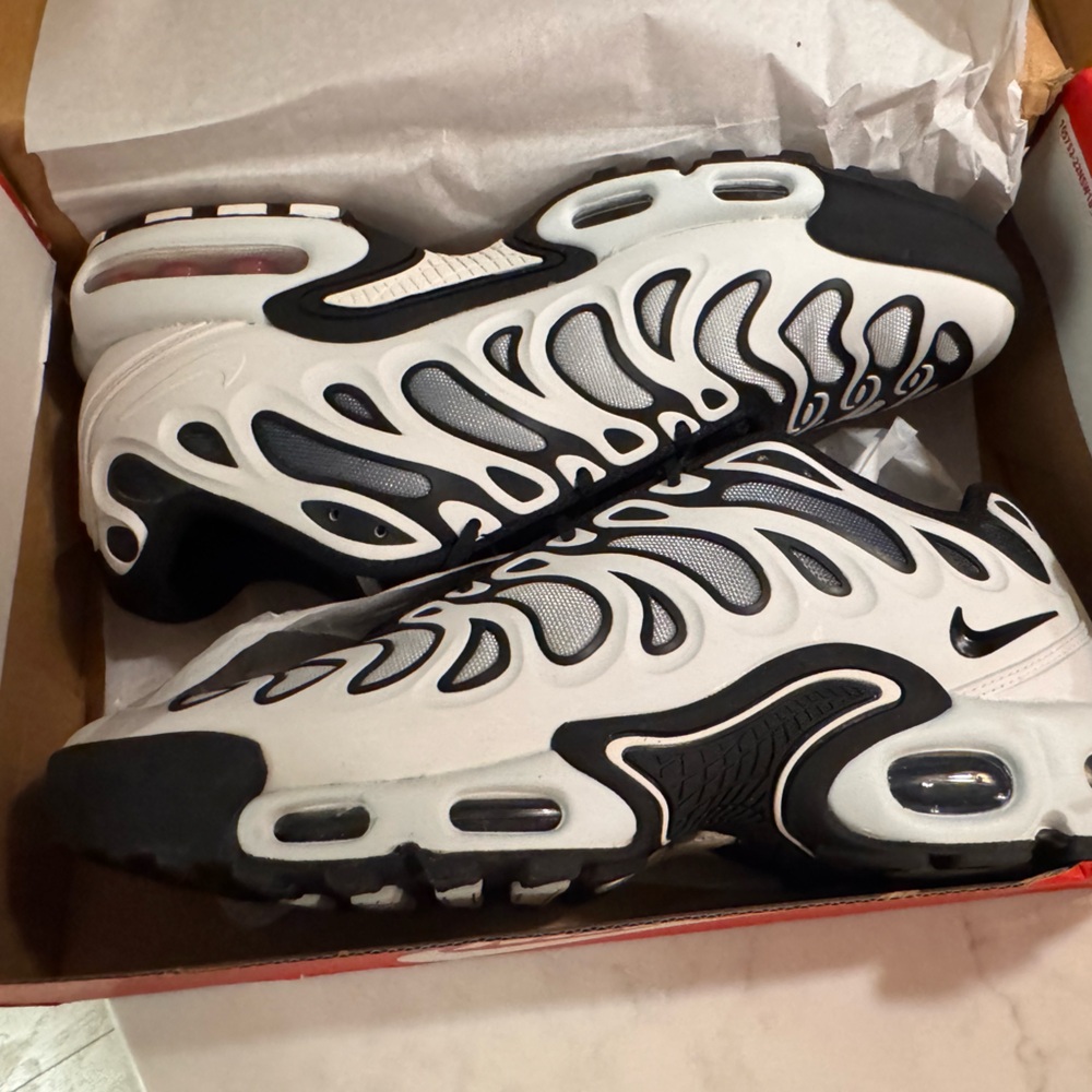 NWT and OG Box! Nike Air Max Plus Drift - Men’s 9.5/Women’s 11